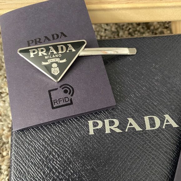 Iconic Prada Metal Hair Clip - Picture 4 of 9